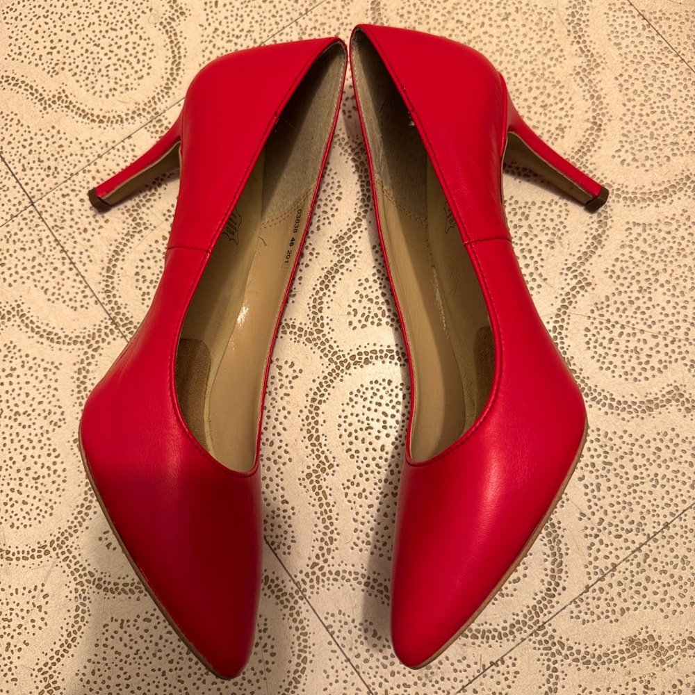 LH Classic red stilettos